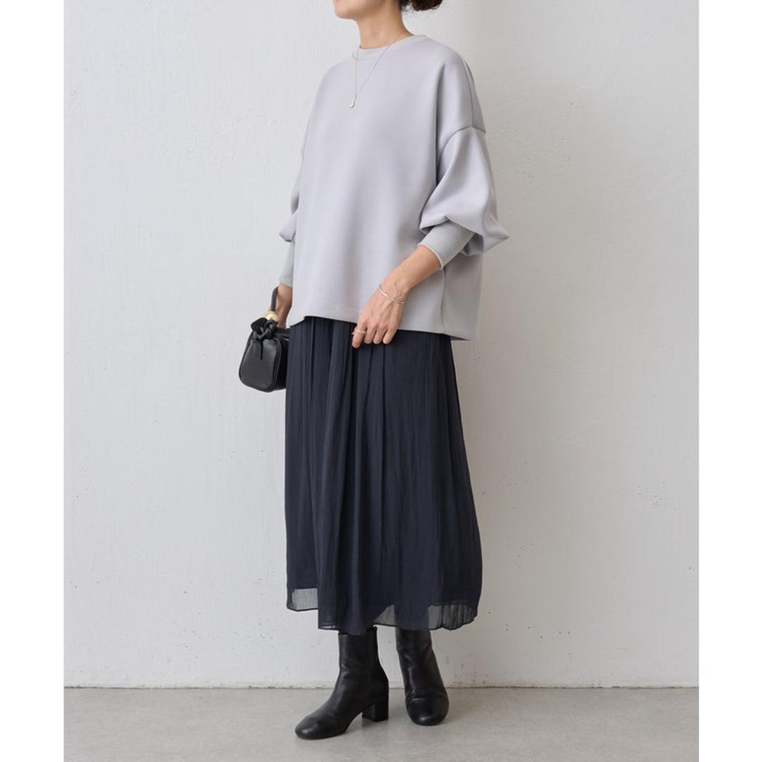 【タグ付き、美品】BEARDSLEY　ダンボールパフトレーナー