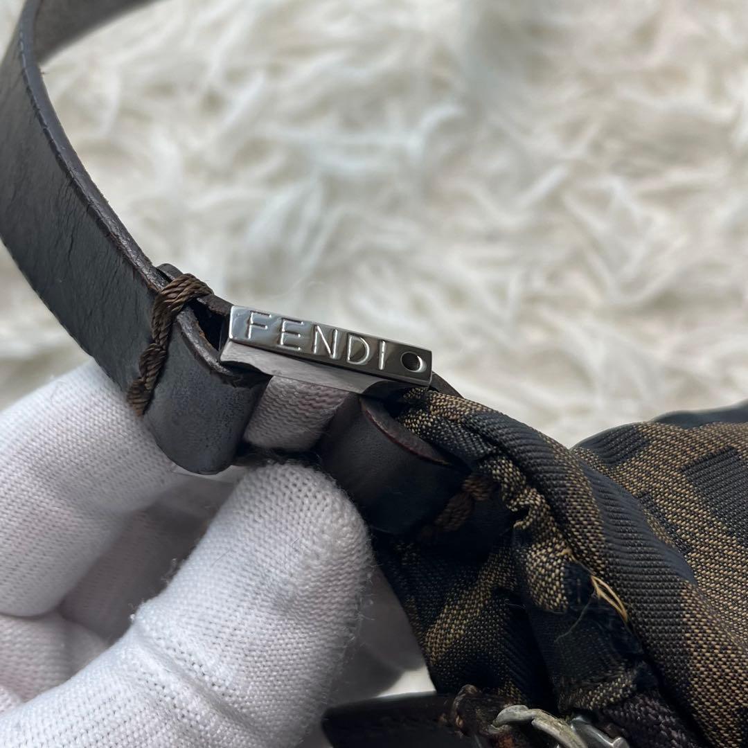 FENDI ショルダーバッグ ナイロン 本革 ズッカ柄 ロゴ型押し ブラウン