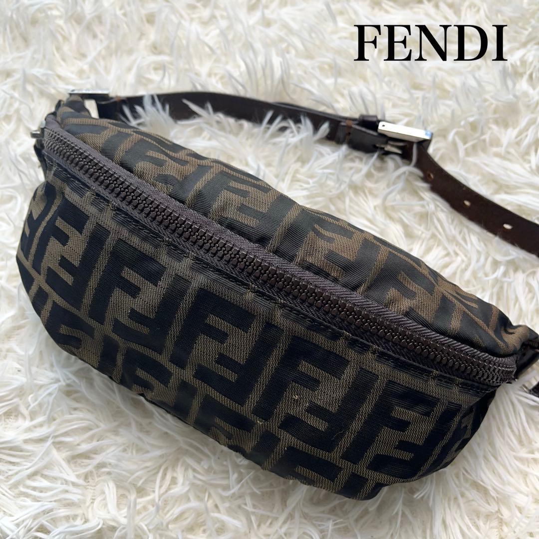 FENDI ショルダーバッグ ナイロン 本革 ズッカ柄 ロゴ型押し ブラウン