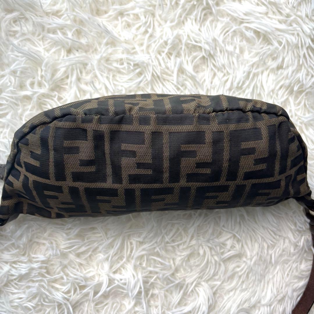 FENDI ショルダーバッグ ナイロン 本革 ズッカ柄 ロゴ型押し ブラウン