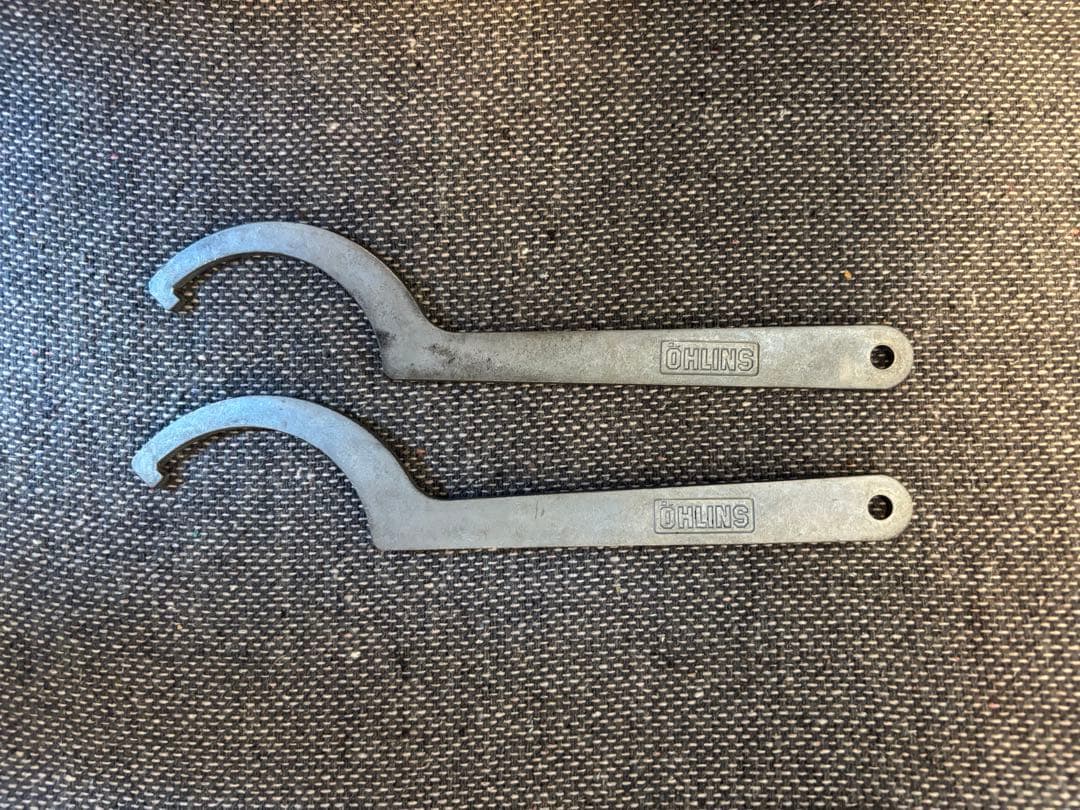 オーリンズ　ローダウン　リアショックKA6320　W400　W800等にも