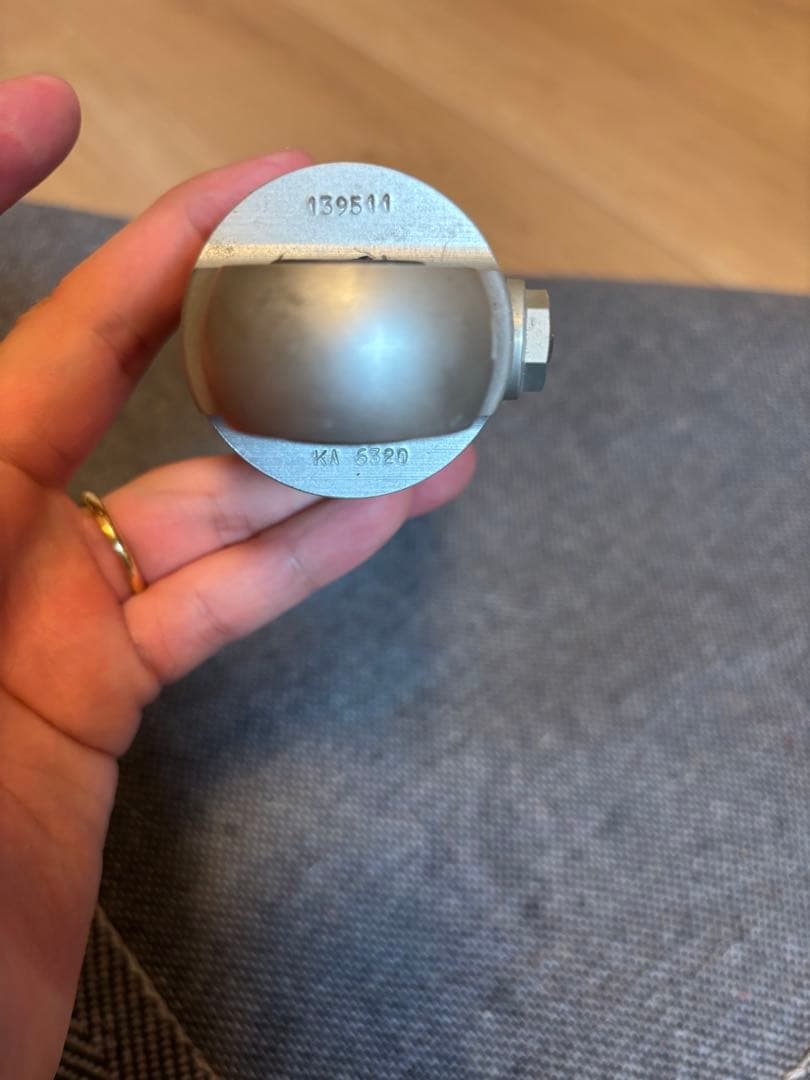 オーリンズ　ローダウン　リアショックKA6320　W400　W800等にも