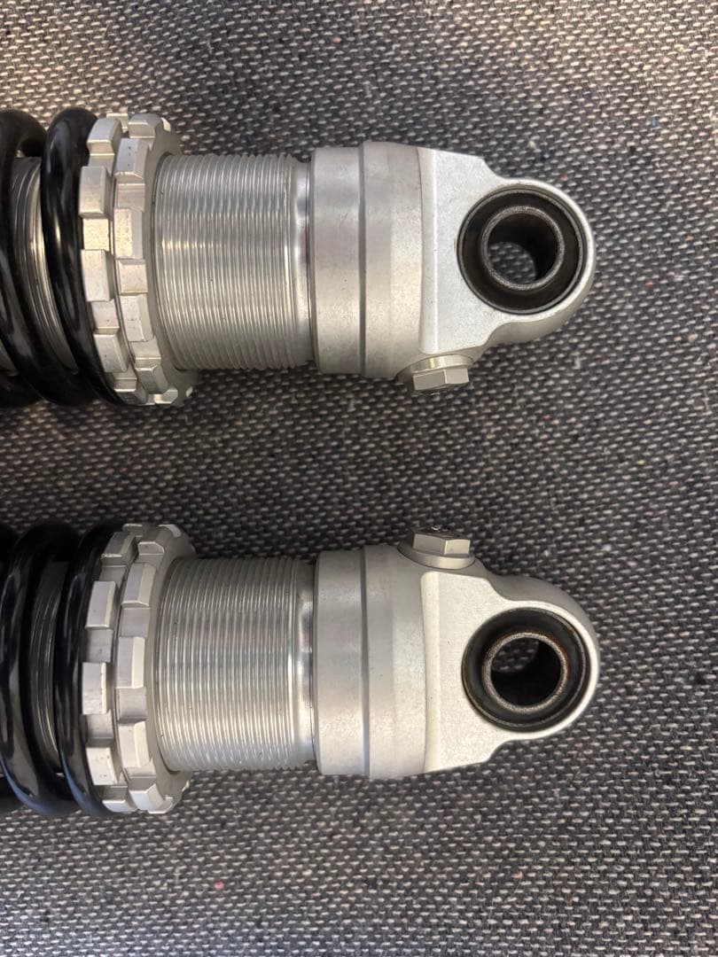 オーリンズ　ローダウン　リアショックKA6320　W400　W800等にも