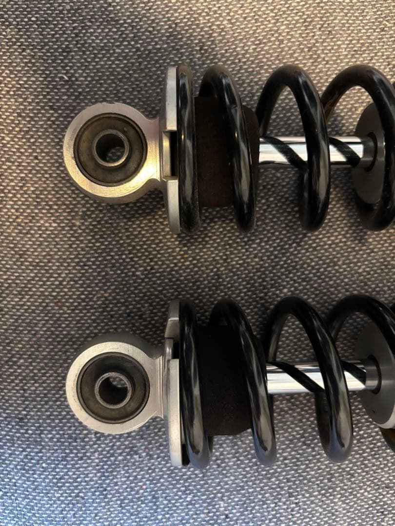 オーリンズ　ローダウン　リアショックKA6320　W400　W800等にも