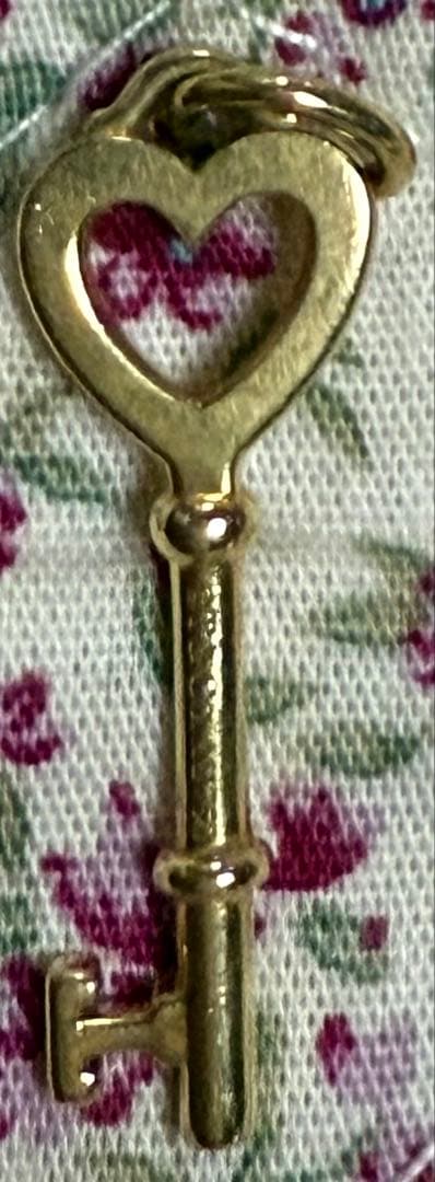 週末限定値下げ　ティファニー　18金ゴールドハート型キー チャーム 約4cm