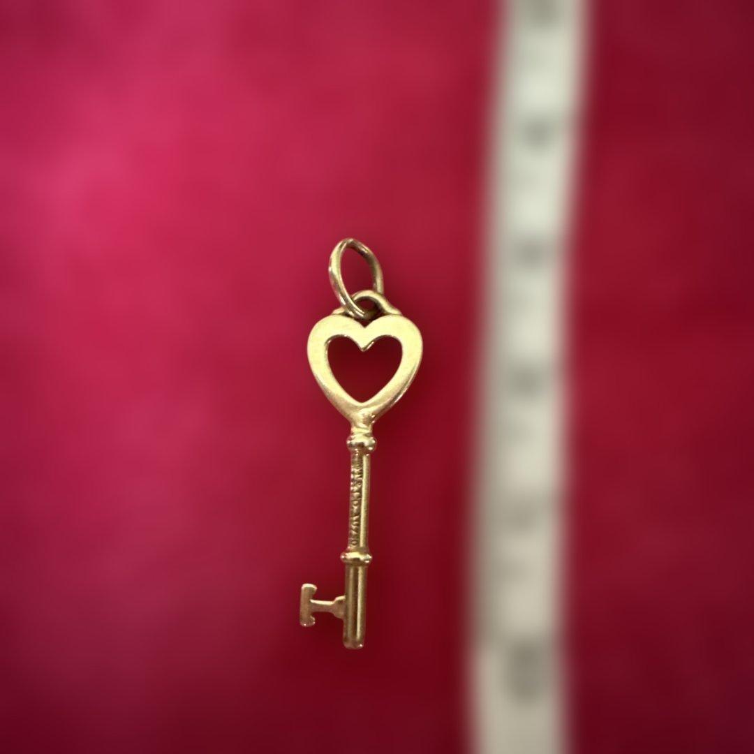週末限定値下げ　ティファニー　18金ゴールドハート型キー チャーム 約4cm