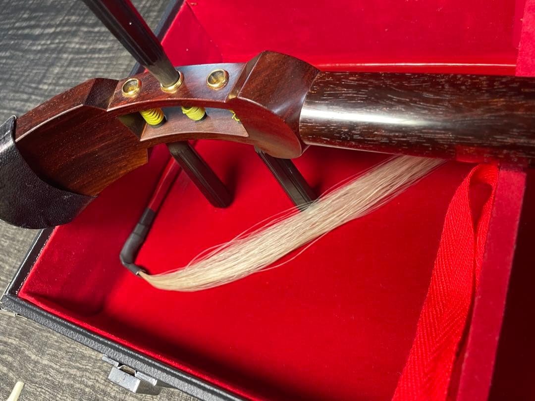 和胡弓（紅木材）　　胴花梨材 竹弓馬毛　　トランクケース 付属品