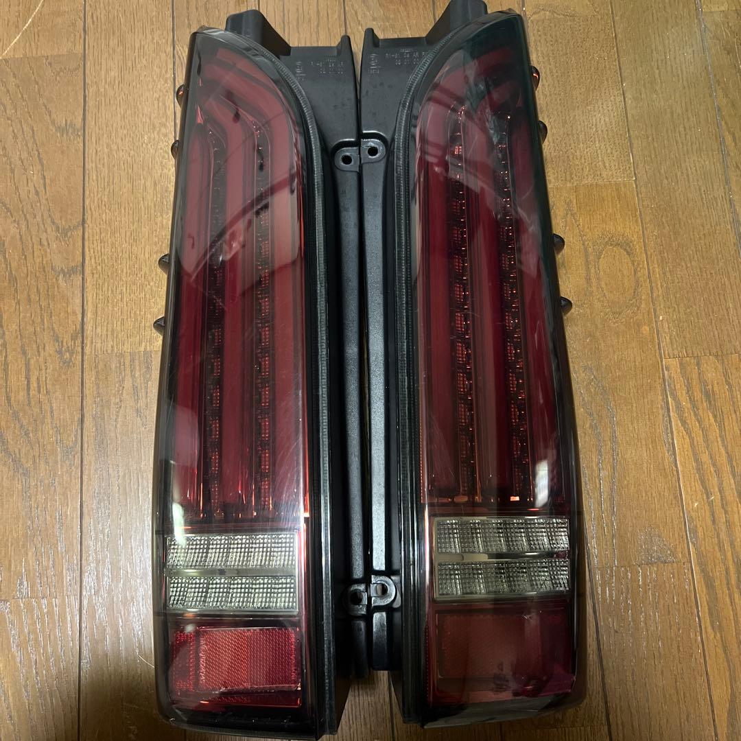 ハイエース200系　FLEX ULTIMATE テールランプ