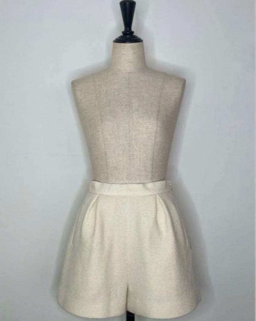 新品 Sheller シェリエ ゴールドZIP ショートパンツ ホワイト 白