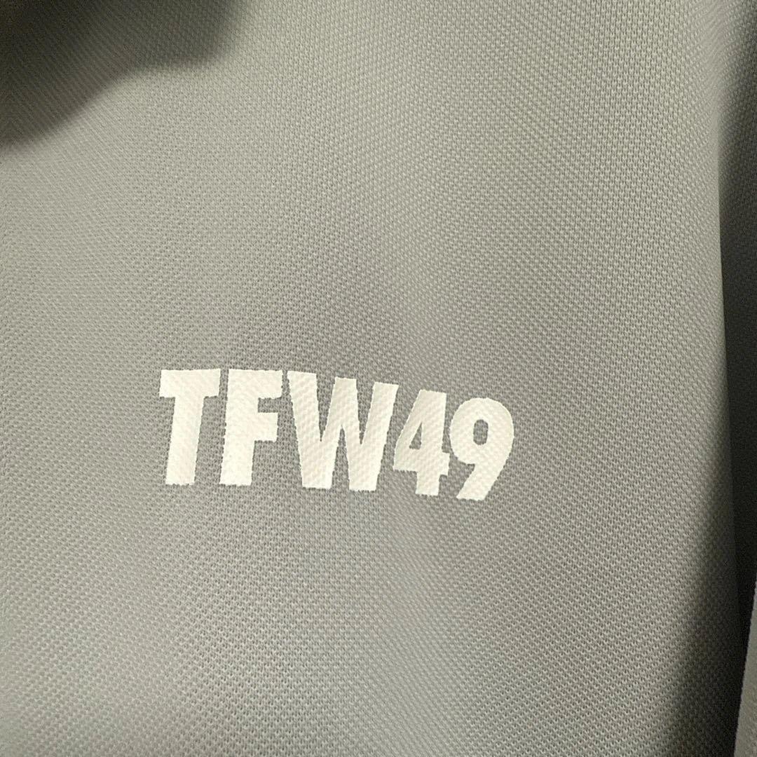 TFW49 ポロシャツ ライトグレー ネオンイエロー　1ラウンド着用