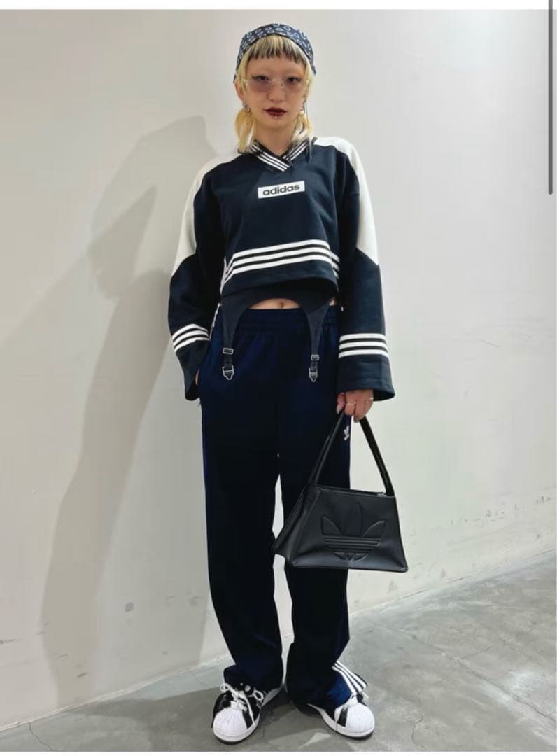 アディダス　新作　2025 ブロッキング クルーネック スウェットシャツ