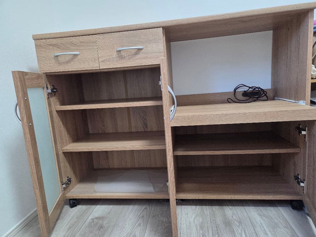 キッチンカウンター　食器棚　キッチンボード