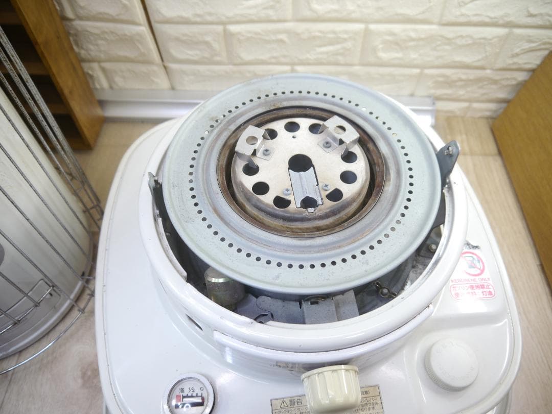 送料無料●2013年②◆コロナ　ホワイト 石油ストーブ 安全ガード付き