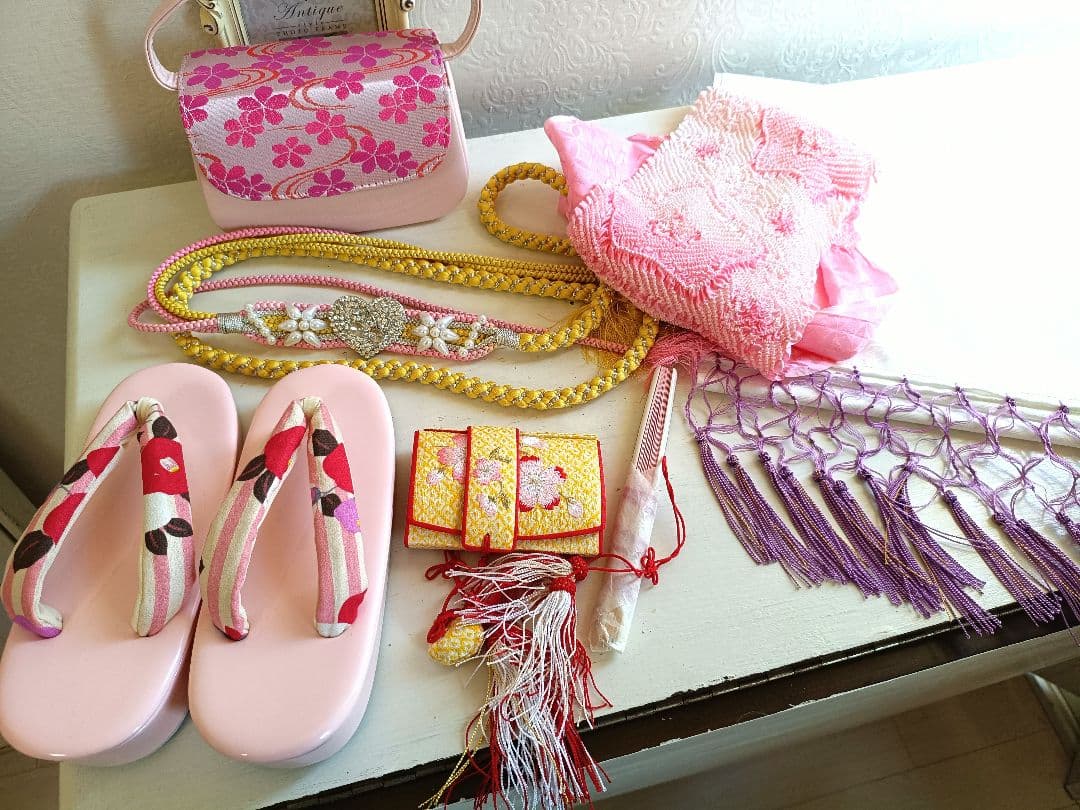 正絹☆刺繍☆白地に花模様の着物とピンク作り帯☆七五三ハーフ成人式フルセット