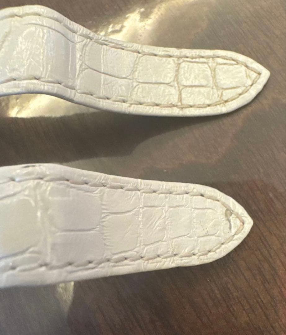 Cartier ホワイトレザーベルト クロコダイル型押し　白　カルティエ