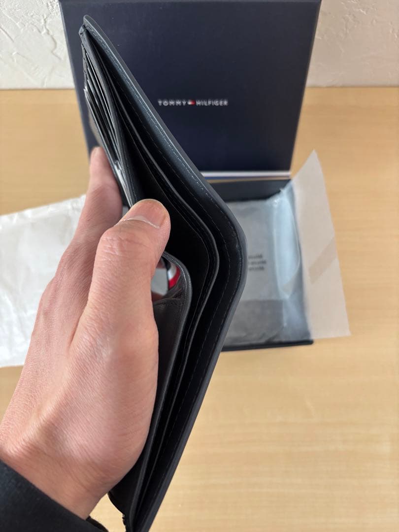  　二つ折り財布　【新品未使用】