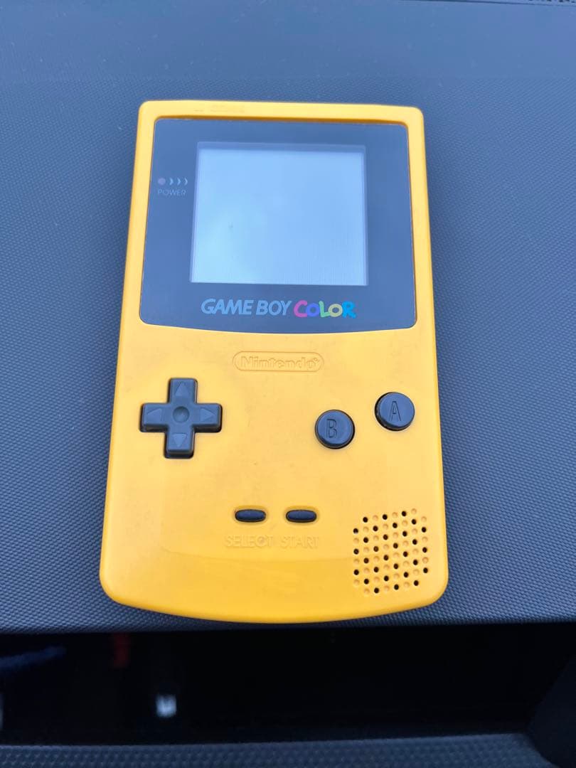 【貴重】ゲームボーイカラーイエロー　ポケモン赤版付