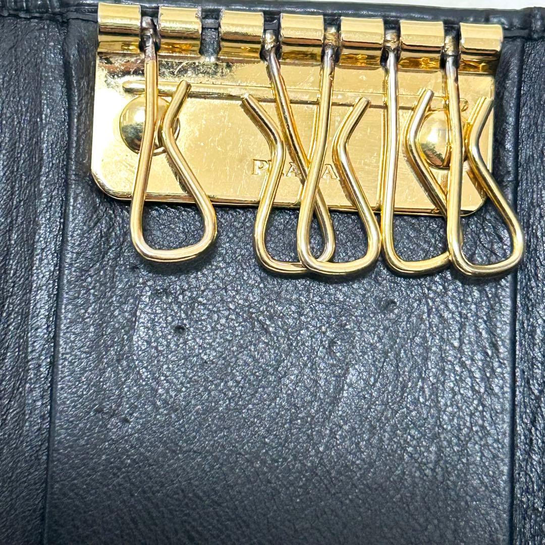 プラダ キーケース 三角ロゴプレート レザー Wホック　ブラック