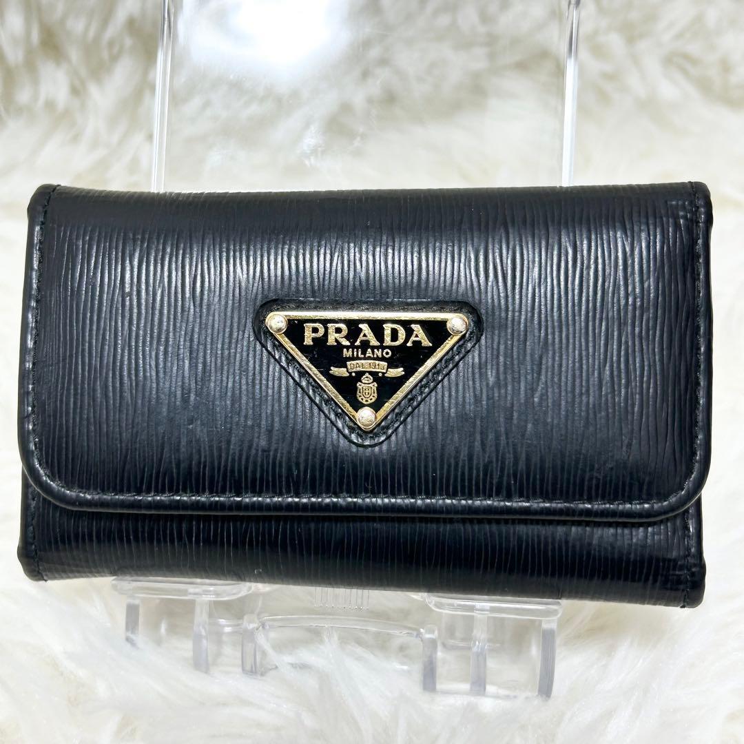 プラダ キーケース 三角ロゴプレート レザー Wホック　ブラック