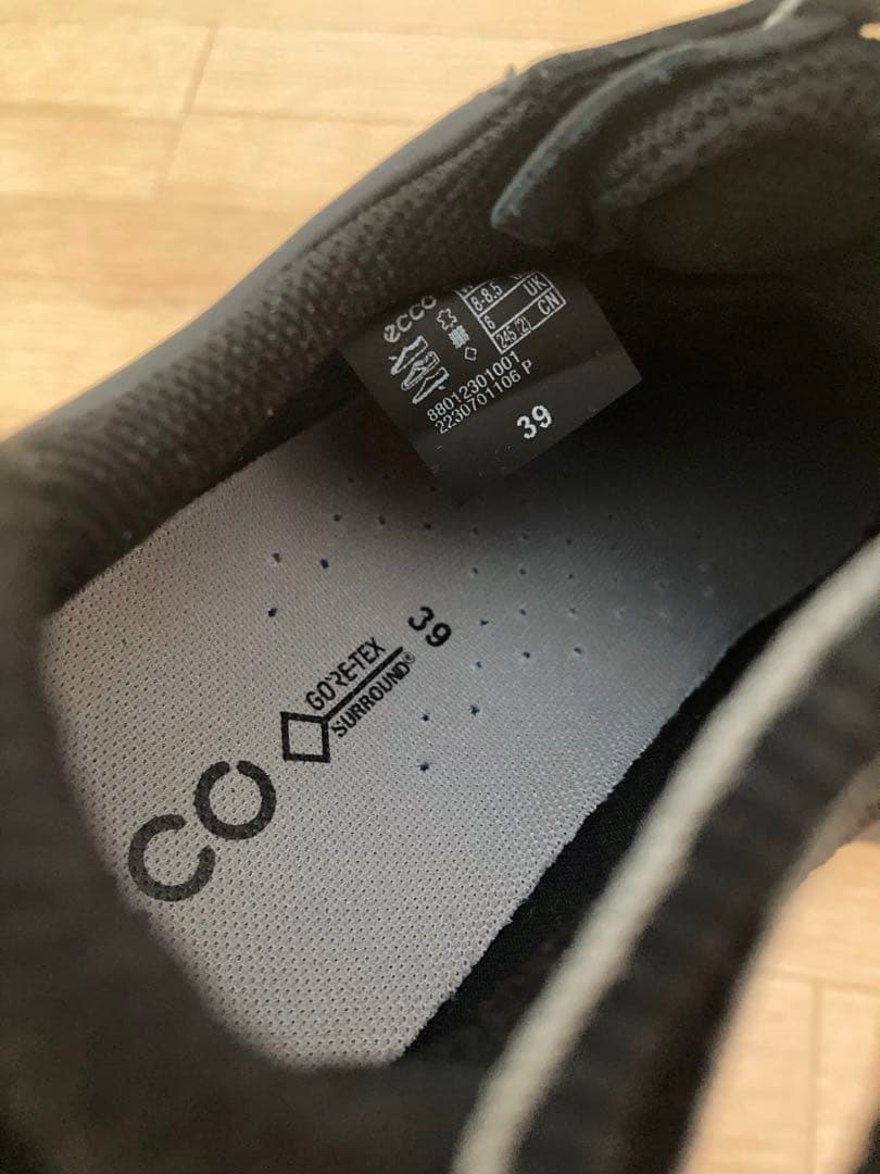 【新品】ecco レディース　シューズ　ゴアテックス　スニーカー　24.5