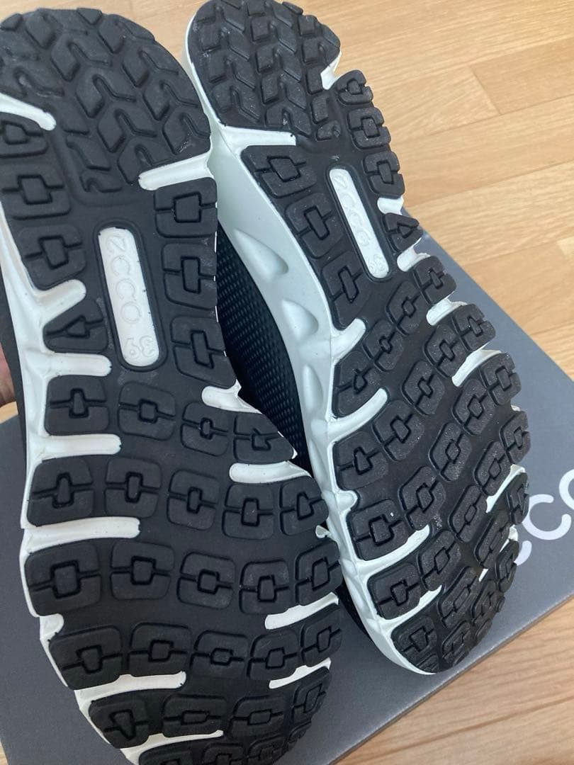 【新品】ecco レディース　シューズ　ゴアテックス　スニーカー　24.5