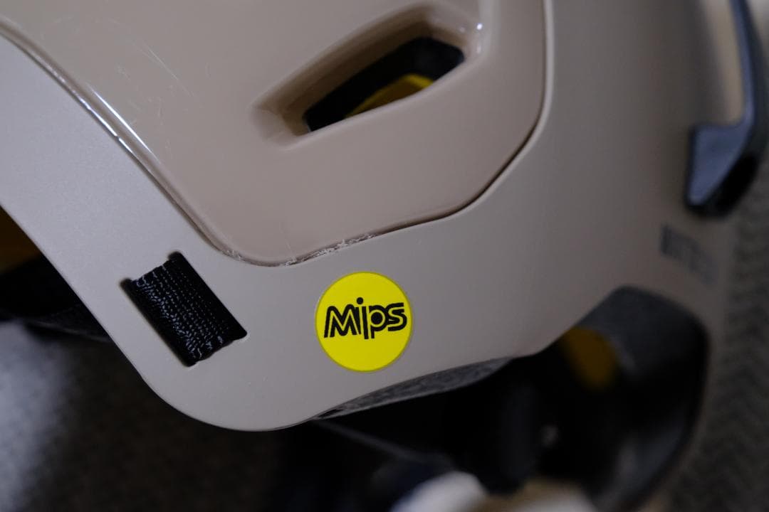 【状態良好】bern ヘルメット グレー　Mサイズ　スノーボード用