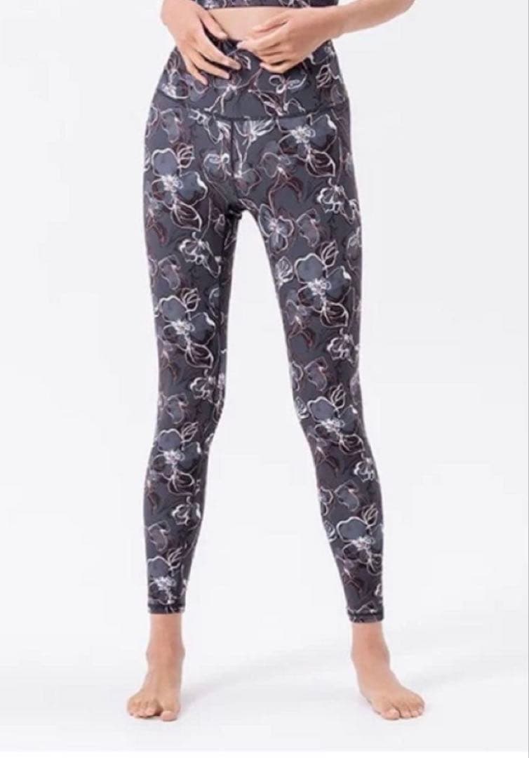 SUKALA ラインフラワープリントレギンス　lava リントスル　モノトーン