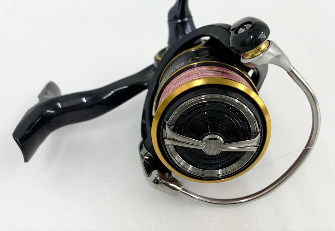 【M112】 ダイワ CALDIA FC LT 2000S-H スピニングリール