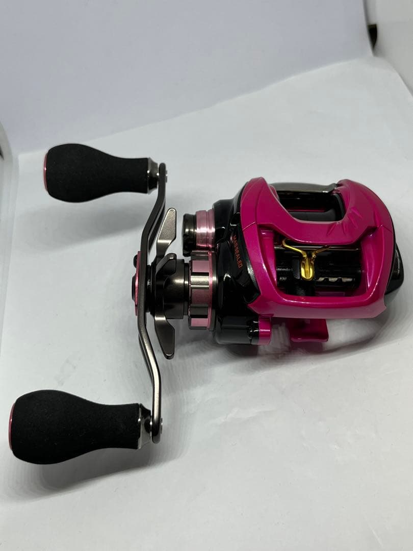 【新品未使用】ダイワ ベイトリール 紅牙TWハイパーカスタム8.6R 右ハンドル