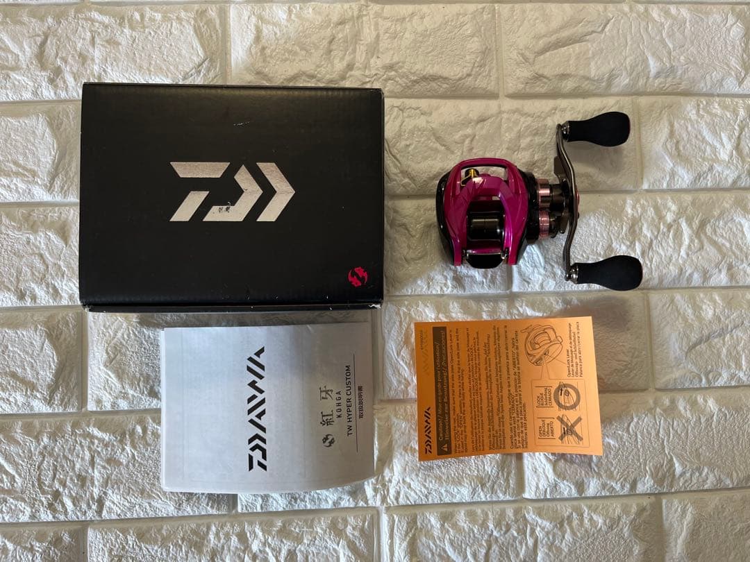 【新品未使用】ダイワ ベイトリール 紅牙TWハイパーカスタム8.6R 右ハンドル