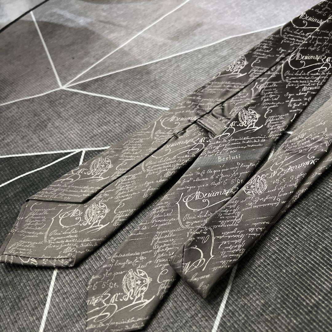 美品　ベルルッティ　カリグラフィスクリットシルクネクタイグレーシルバー