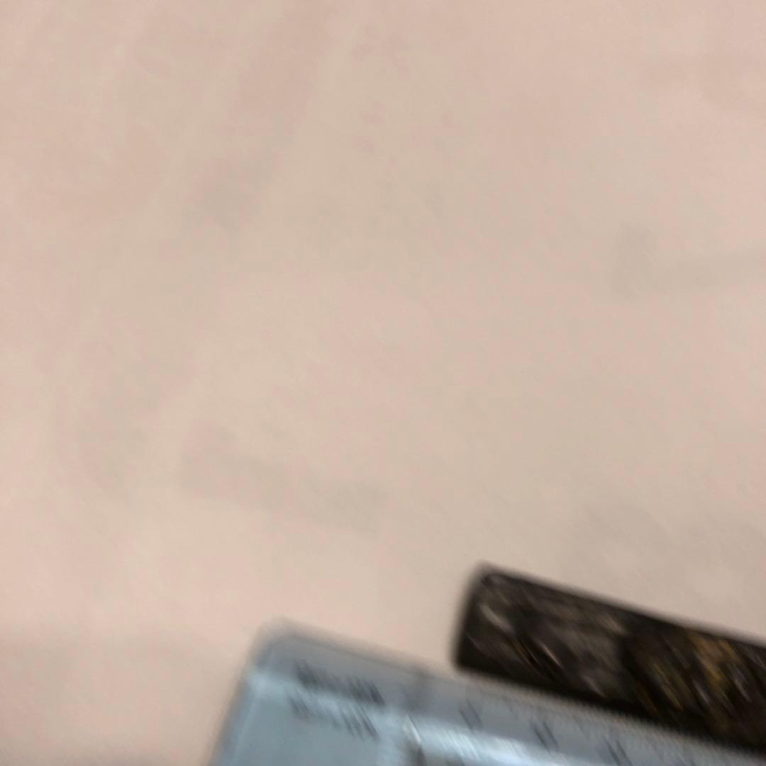 小柄　在名有り　彫刻鞘付き直刃刀