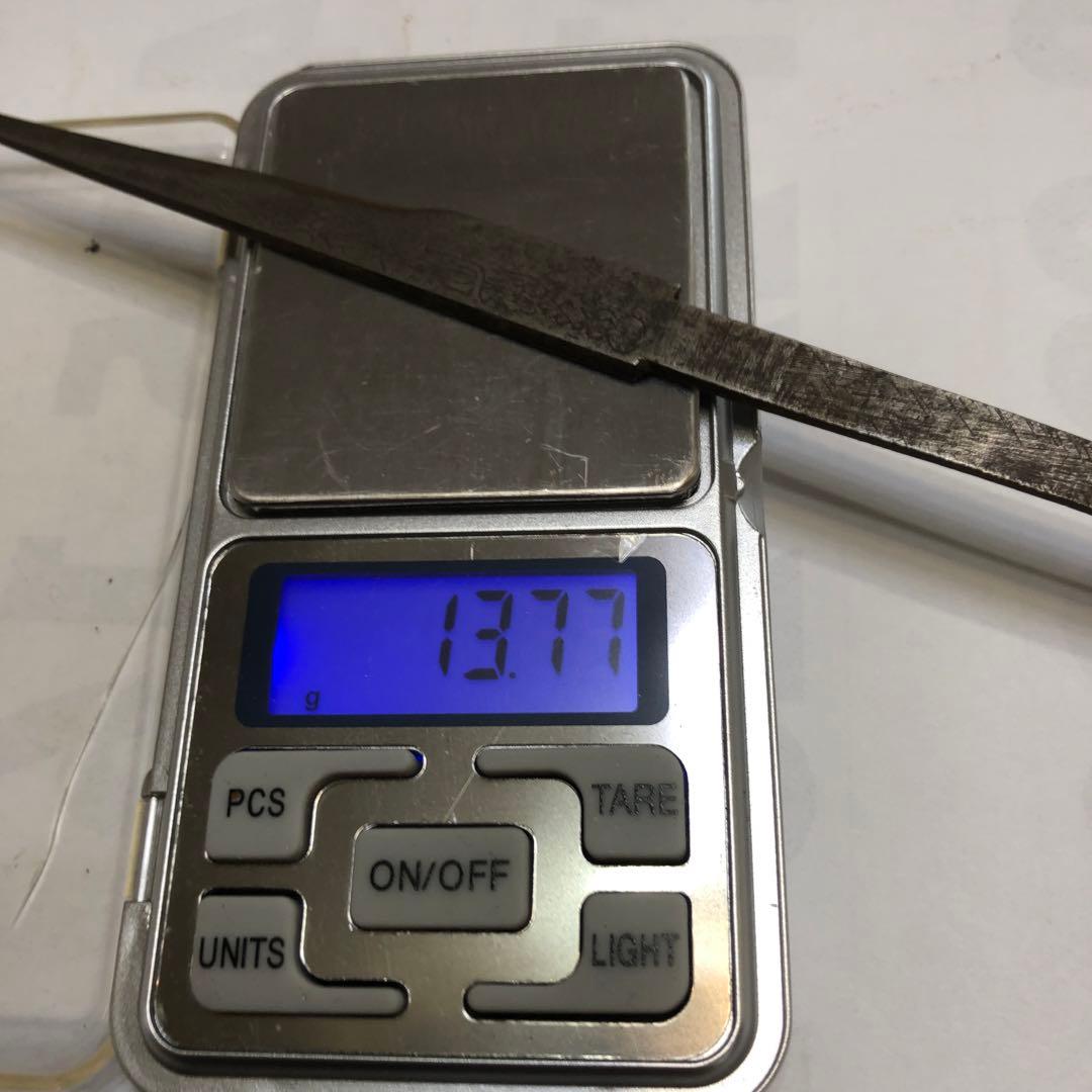 小柄　在名有り　彫刻鞘付き直刃刀