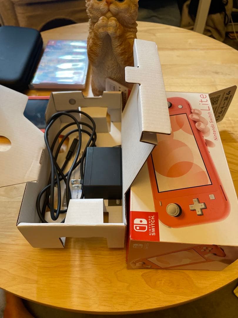 Nintendo Switch Lite コーラル色箱付き