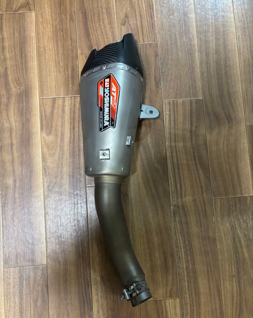 USヨシムラ AT2 スリップオン　Triumph Street Triple