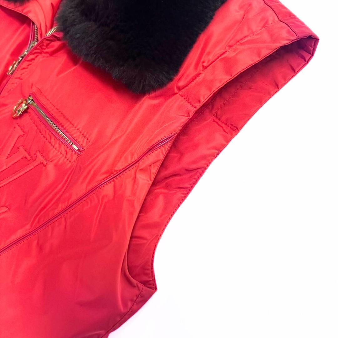 みみ ルイヴィトン ダウンベスト 38 LVロゴ 赤