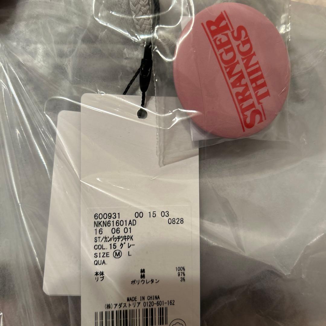 【STRANGER THINGS】コラボ 缶バッジ付きパーカー Mサイズ