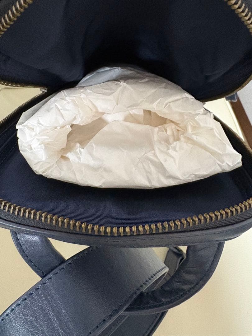 マザーハウス　カゼマトウレザーボディバック　ネイビー