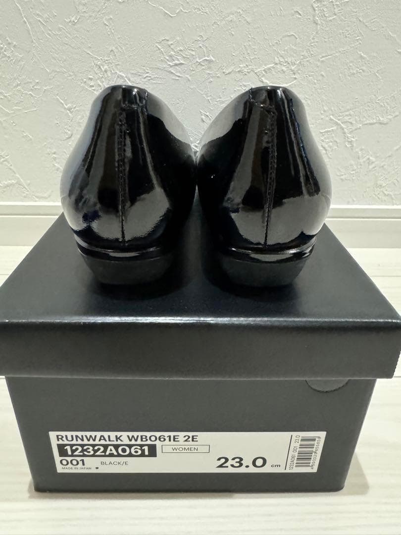 エナメル　パンプス ローヒール機能 アーモンドトゥ 天然皮革　ブラック