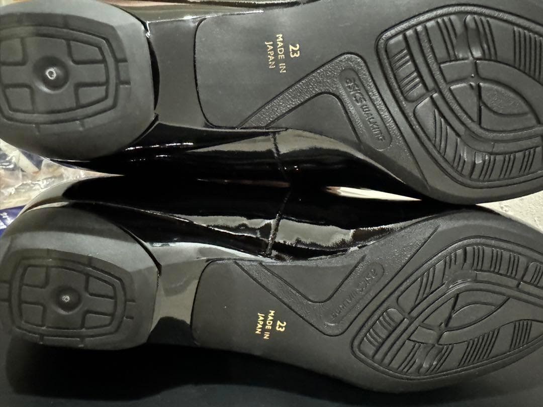 エナメル　パンプス ローヒール機能 アーモンドトゥ 天然皮革　ブラック