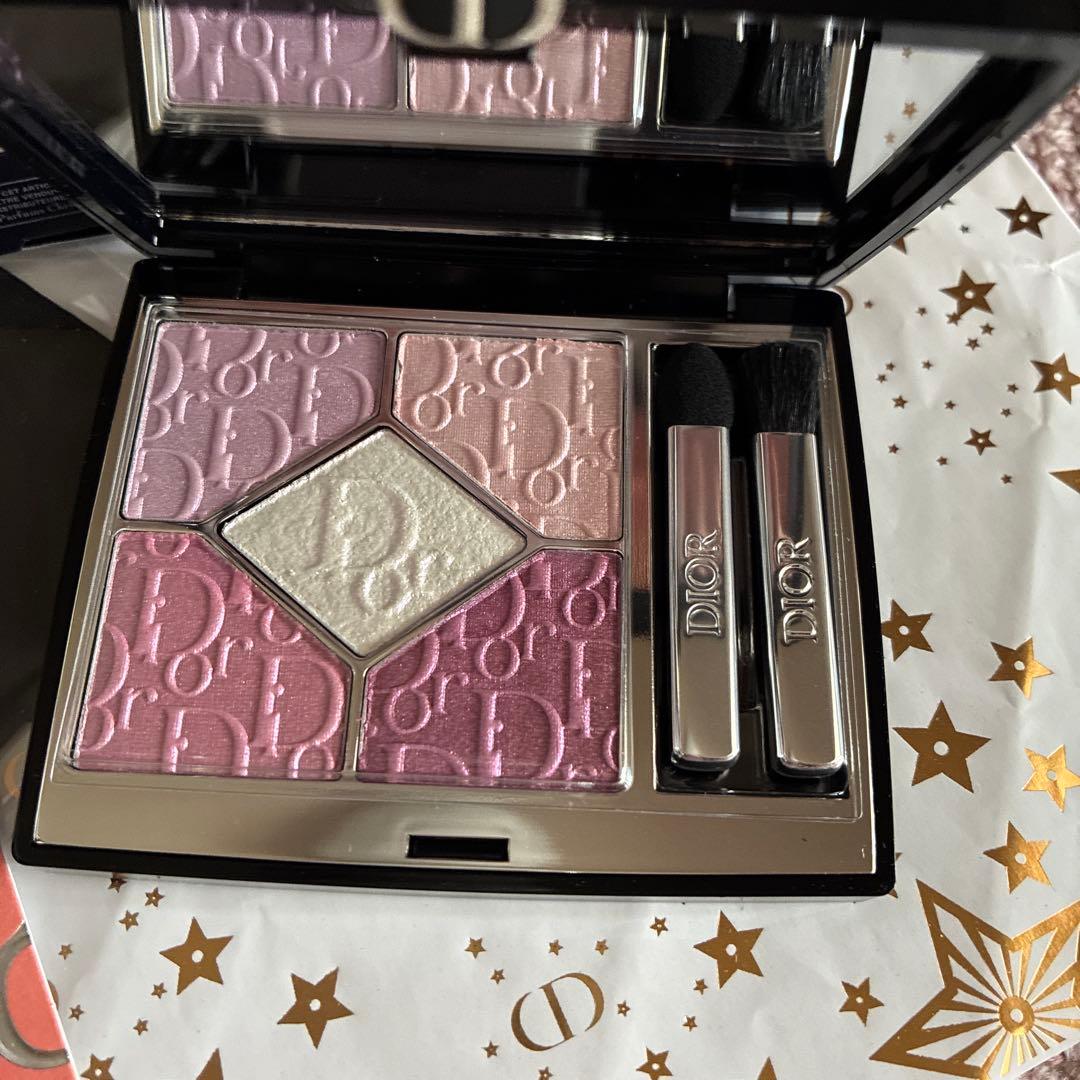 新製品　ウルトラピンク アイシャドウパレット 数量限定