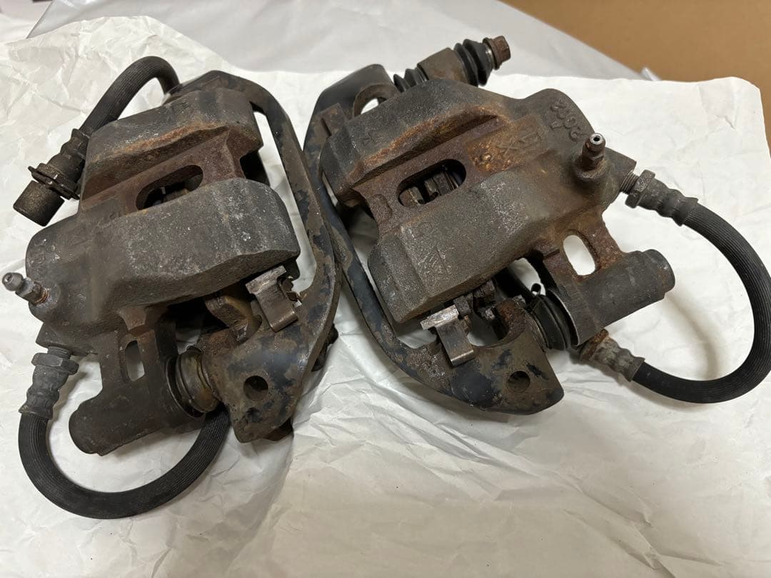 AE86 ブレーキキャリパー フロント