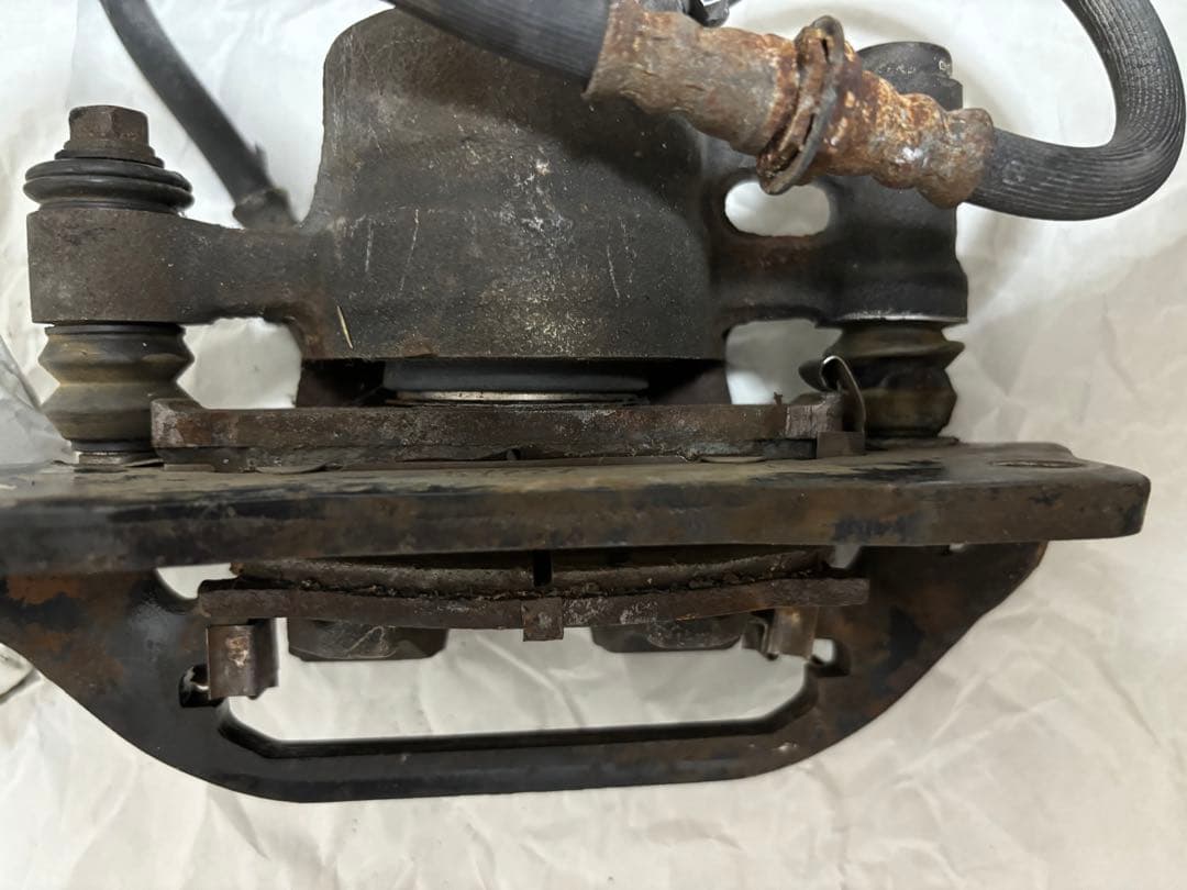 AE86 ブレーキキャリパー フロント