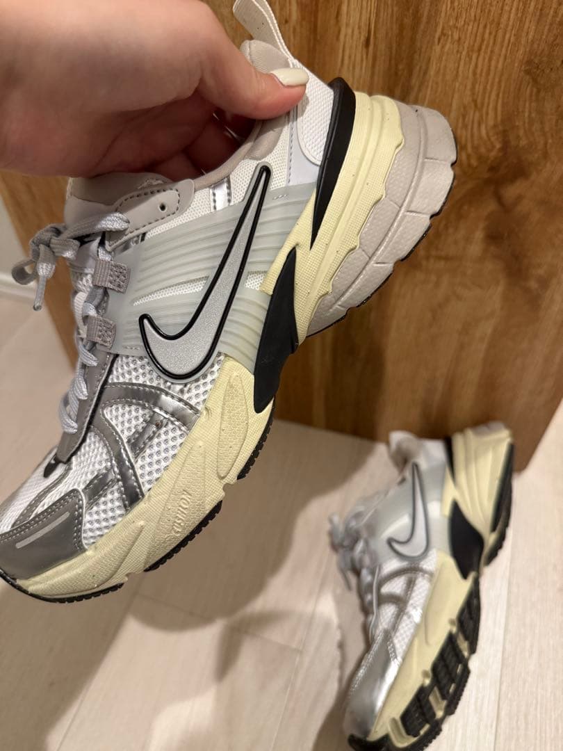 Nike V2K runスニーカー 着用1回のみ