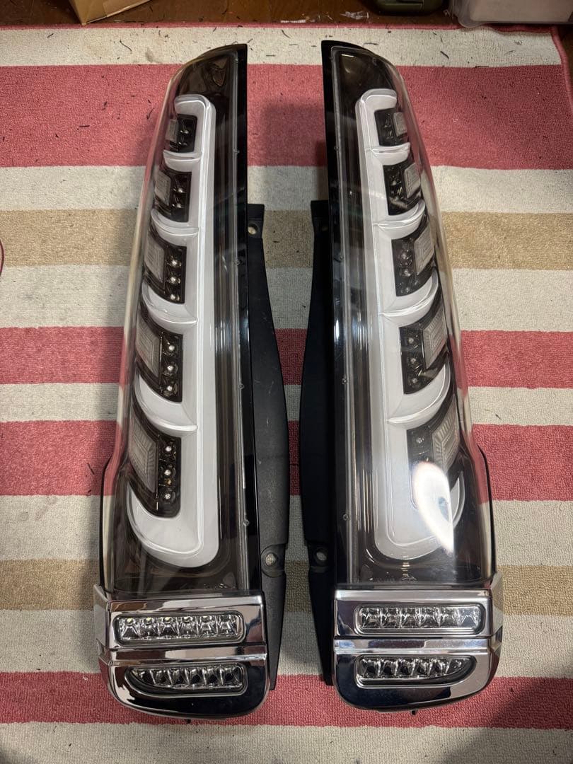 ワンオフ ノア ヴォクシー エスクァイア 流れる テールランプ テール