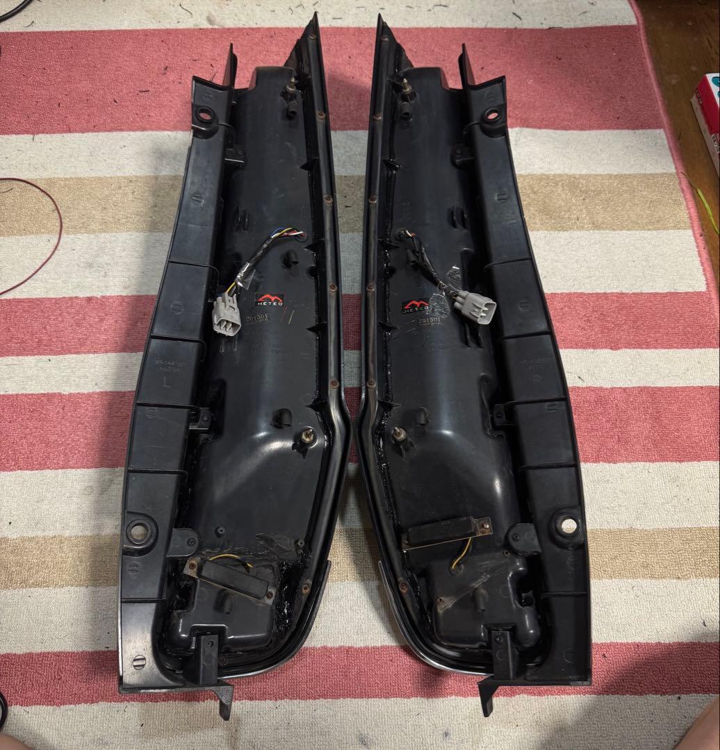 ワンオフ ノア ヴォクシー エスクァイア 流れる テールランプ テール