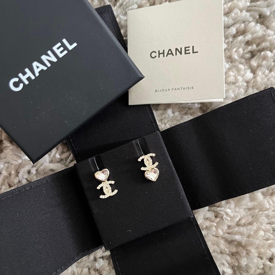 CHANEL ハート型 CCロゴ ピアス