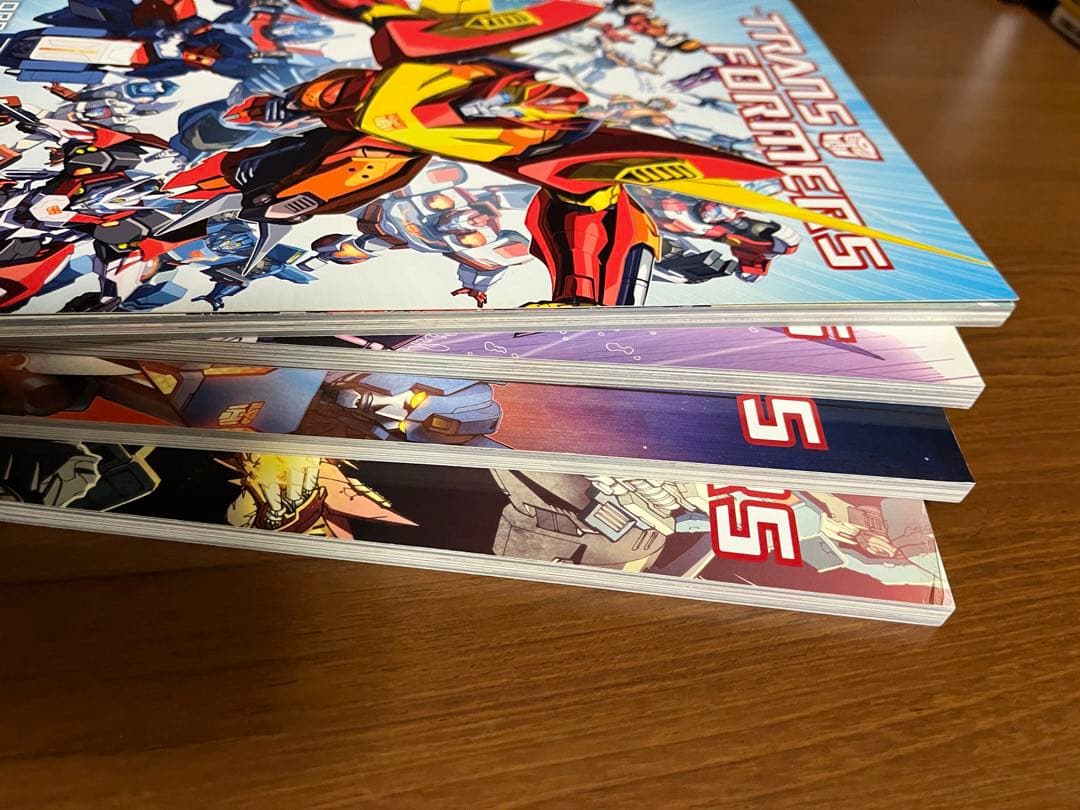 洋書 Transformers:More Than Meets the Eye 1-4