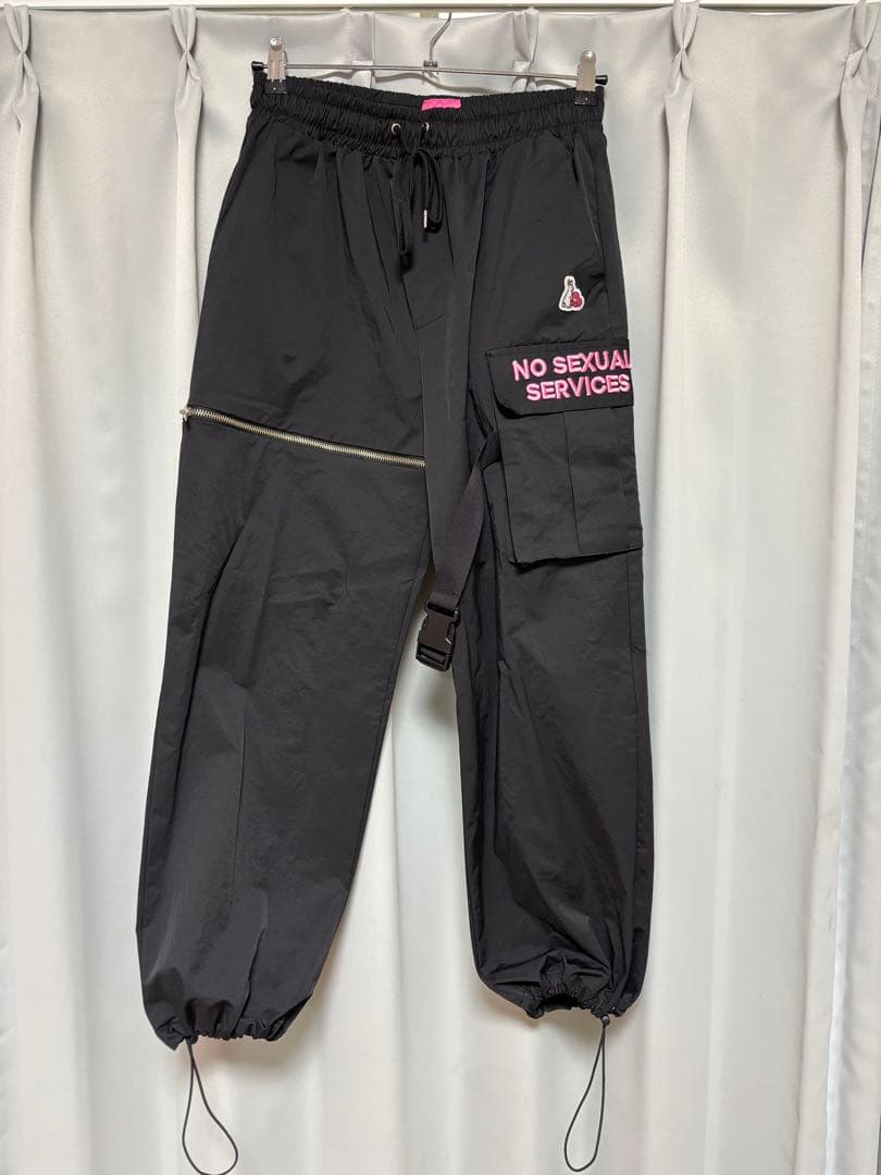 FR2梅 NO SEXUAL SERVICE カーゴパンツ ベルト