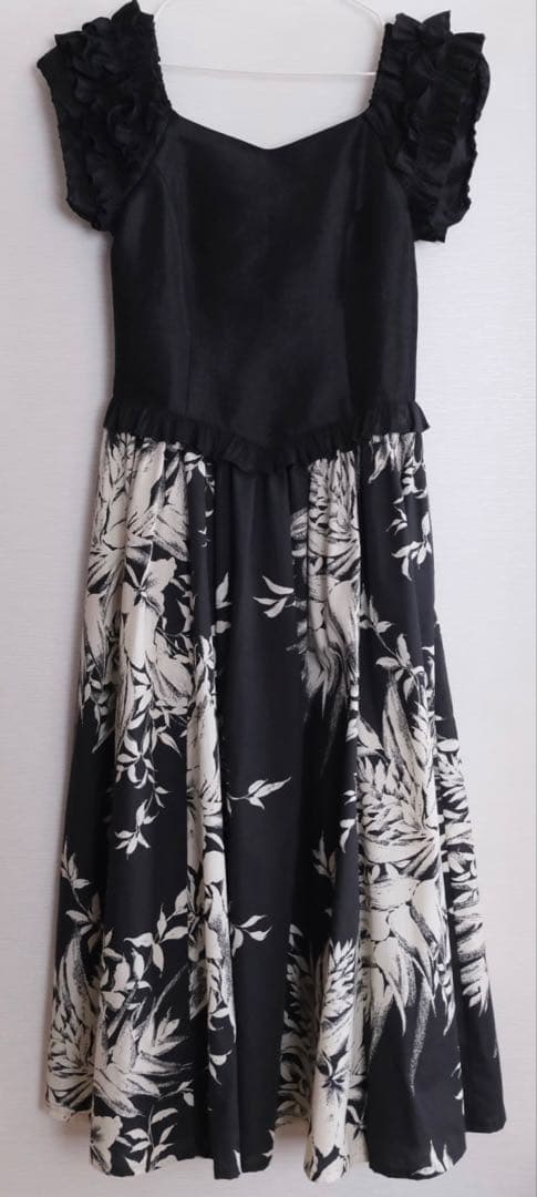 6着セット　美品　フラダンス衣装　フリル　花柄　ブラック　黒　パーティ　ドレス